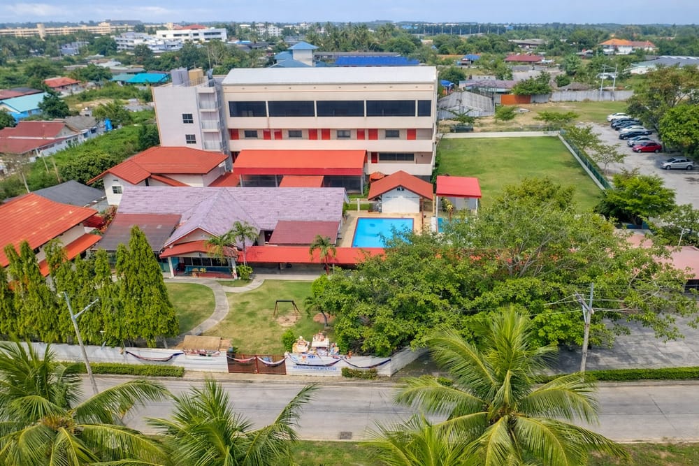 international-school-of-chonburi-isc-campus-pattaya-thailand.jpg International School of Chonburi (ISC) campus building and facilities in Pattaya, Thailand