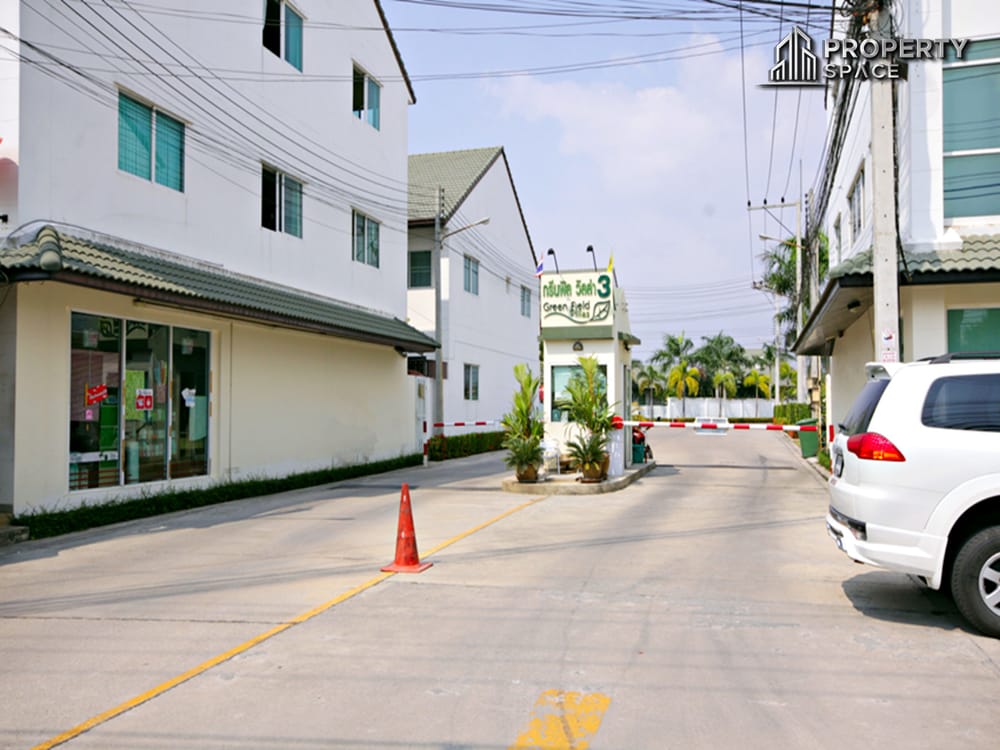 Green Field Villa 3 Pattaya Image 1