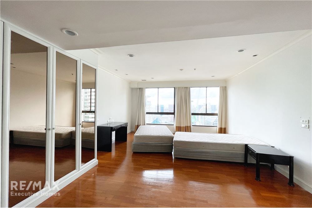 Luxurious 4BR Duplex Penthouse for Rent | 220K | 470sqm | 29th Floor | Sathorn Soi 3 11