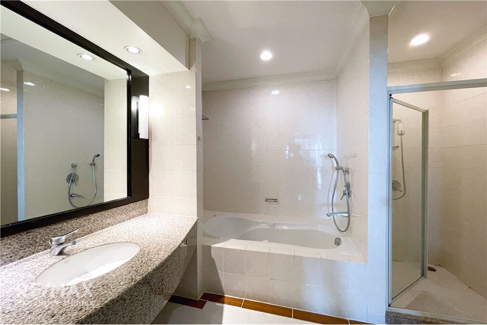 Luxurious 4BR Duplex Penthouse for Rent | 220K | 470sqm | 29th Floor | Sathorn Soi 3 24
