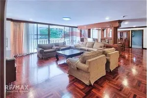 spacious-and-pet-friendly-duplex-with-3-bedrooms-and-high-ceilings-for-rent-in-sukhumvit-24-bts-phrom-phong-920071001-11559