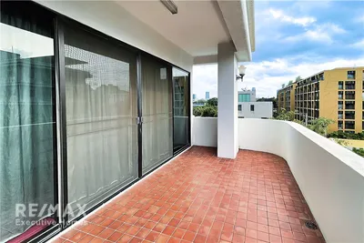 pet-friendly-3-bedroom-condo-with-spacious-balcony-in-soi-ruamrudee-920071001-14433