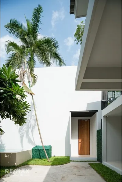 stylish-home-office-for-rent-with-inviting-pool-access-920071001-14632