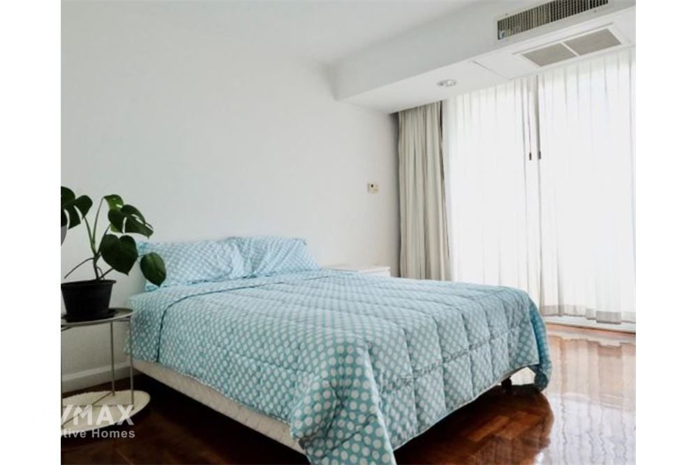 Pet-Friendly 3-Beds Apartment in Sathorn | Walk to BTS Saint Louis 9