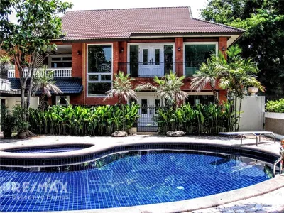 luxurious-3bd-study-detached-house-with-private-pool-in-ekkamai-for-rent-920071001-14719