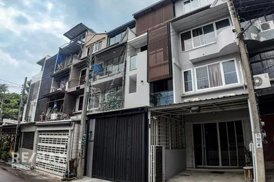 stunning-renovated-4-storey-townhome-in-sukhumvit-65-perfect-for-airbnb-investment-920071001-14748