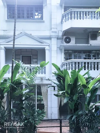 charming-pet-friendly-3-storey-townhouse-for-rent-in-sukhumvit-49-920071001-14804