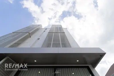 modern-detached-home-with-elevator-and-rooftop-terrace-in-ekkamai-920071001-14871