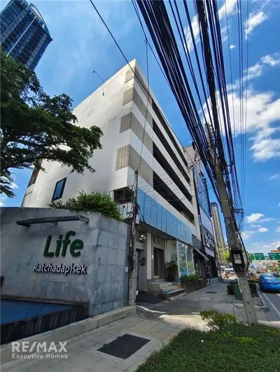 exceptional-55-story-office-building-with-rooftop-ideal-location-on-ratchadaphisek-road-920071001-14898