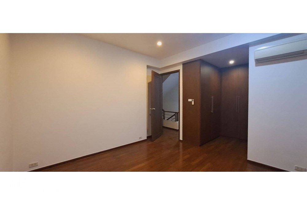 Rent 120K | Lotus Point Ekkamai 10 | 450sqm 5-Story | 6m High Ceiling 20