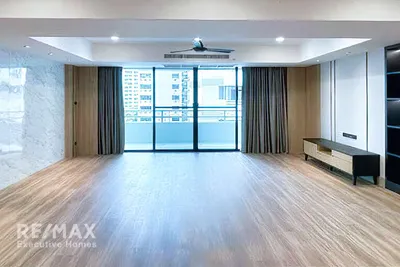 renovated-4-bedroom-condo-for-sale-steps-from-bts-promphong-920071001-15126