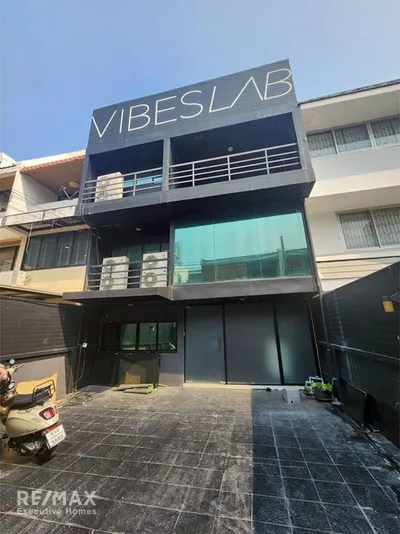 spacious-home-office-and-residence-in-sukhumvit-26-250-sqm-with-2-parking-spaces-920071001-15212