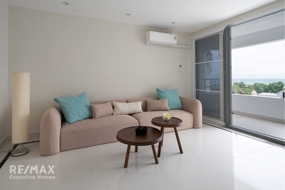 Luxurious Duplex Penthouse with 360° Sea Views 12