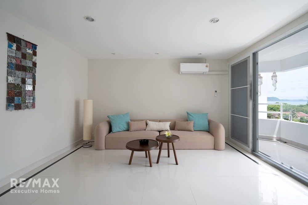 Luxurious Duplex Penthouse with 360° Sea Views 13