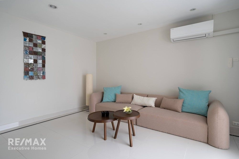 Luxurious Duplex Penthouse with 360° Sea Views 15