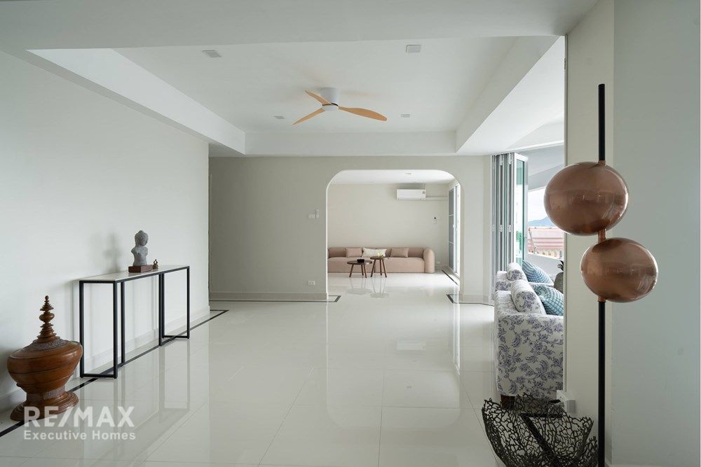 Luxurious Duplex Penthouse with 360° Sea Views 19