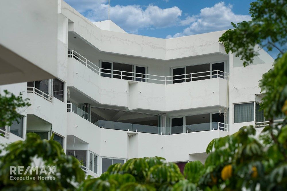 Luxurious Duplex Penthouse with 360° Sea Views 2