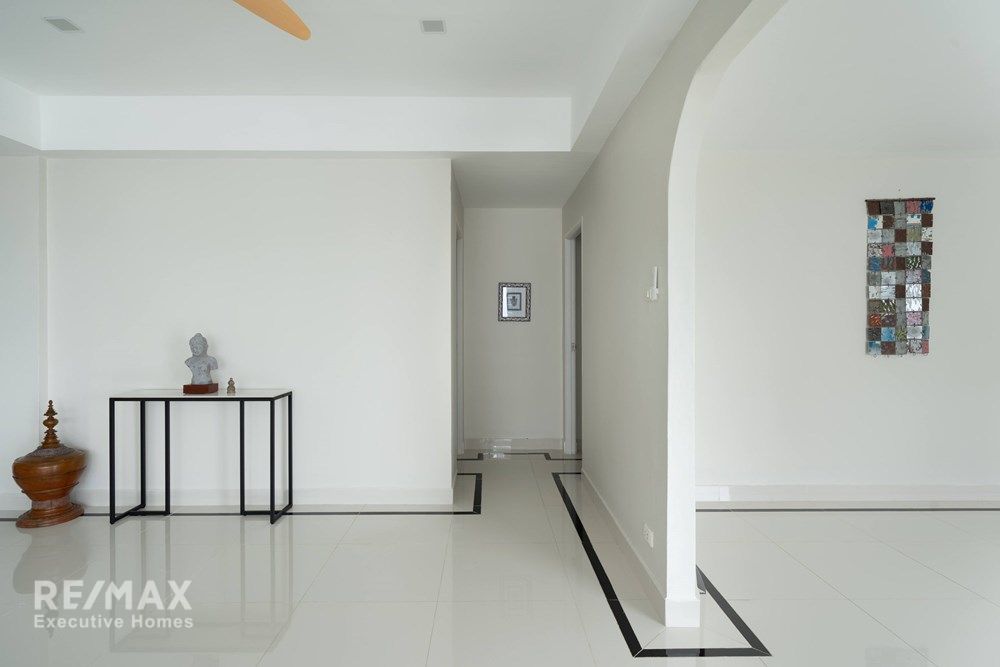 Luxurious Duplex Penthouse with 360° Sea Views 22