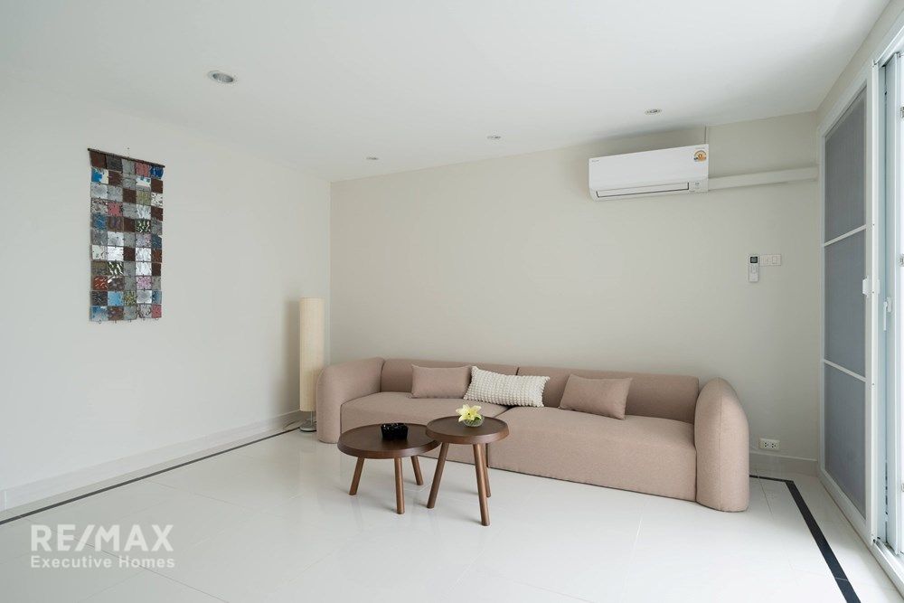 Luxurious Duplex Penthouse with 360° Sea Views 23