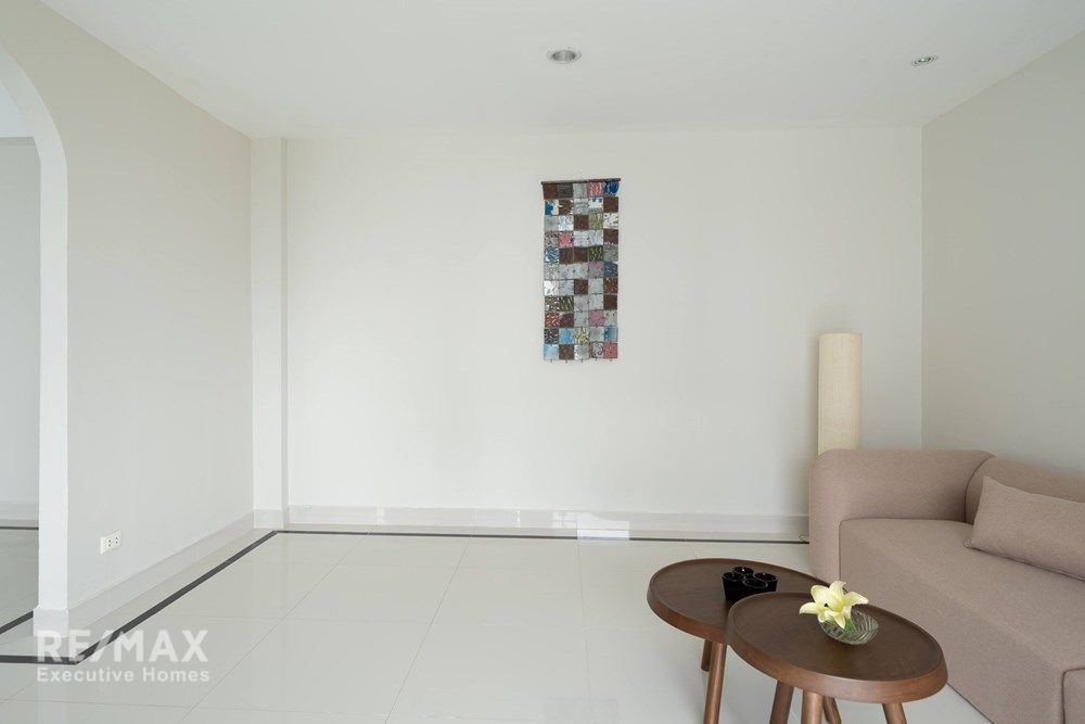 Luxurious Duplex Penthouse with 360° Sea Views 24