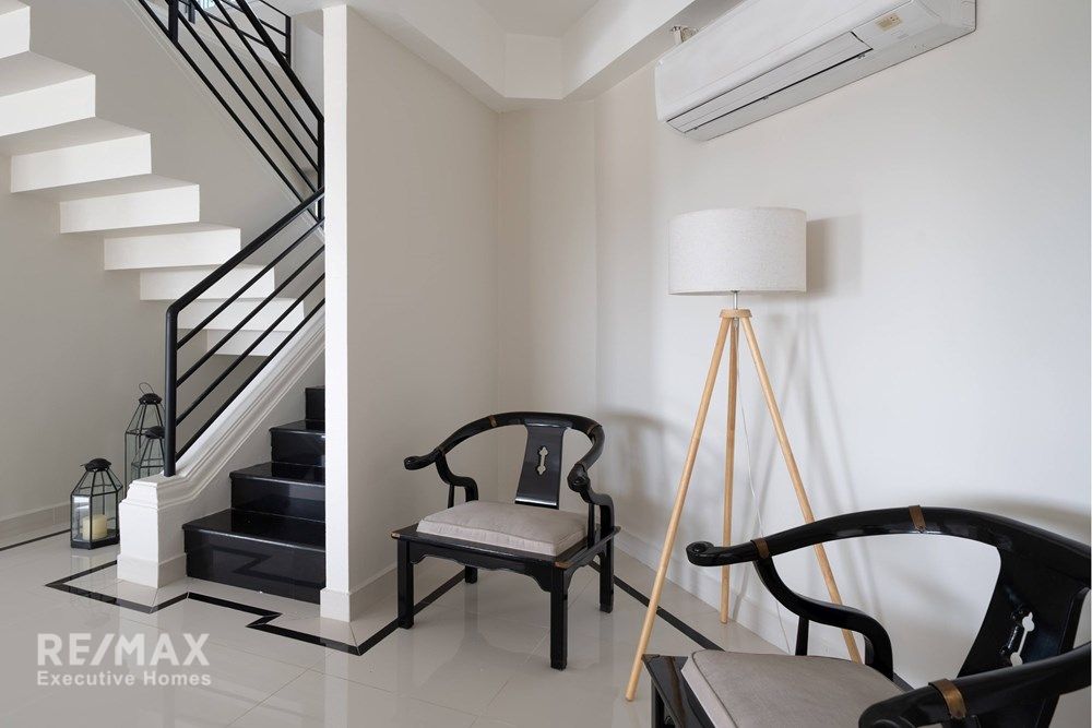 Luxurious Duplex Penthouse with 360° Sea Views 30