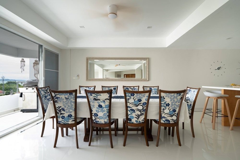 Luxurious Duplex Penthouse with 360° Sea Views 34