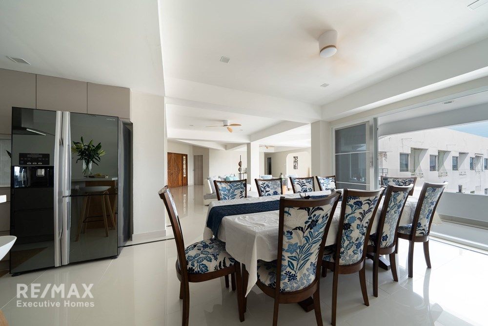 Luxurious Duplex Penthouse with 360° Sea Views 36