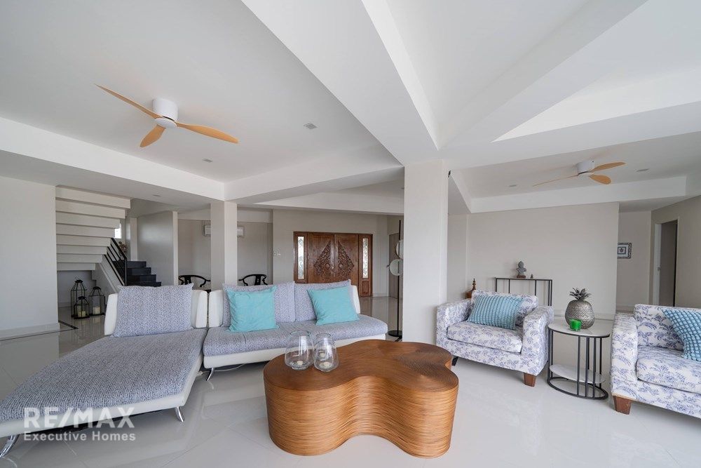 Luxurious Duplex Penthouse with 360° Sea Views 47