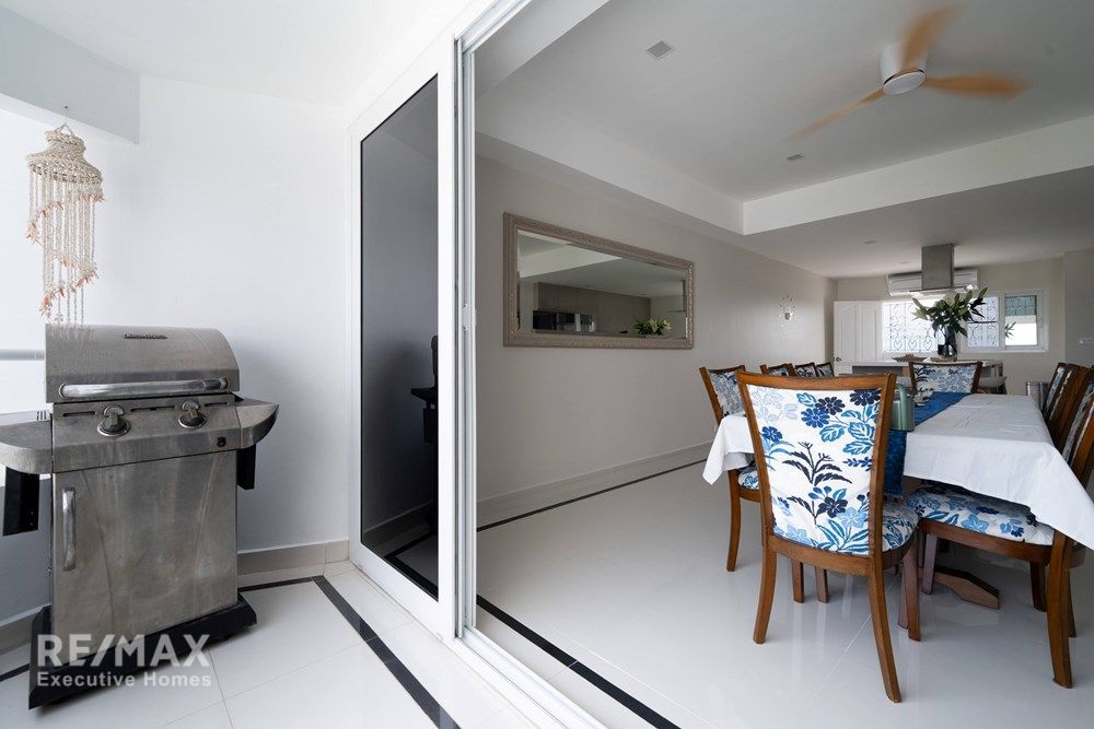 Luxurious Duplex Penthouse with 360° Sea Views 52