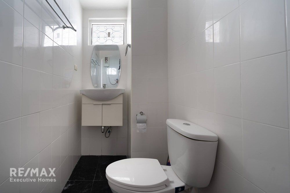 Luxurious Duplex Penthouse with 360° Sea Views 53