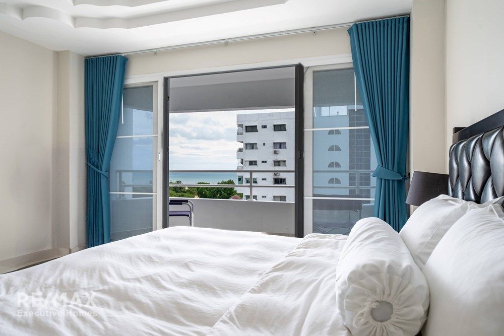 Luxurious Duplex Penthouse with 360° Sea Views 55