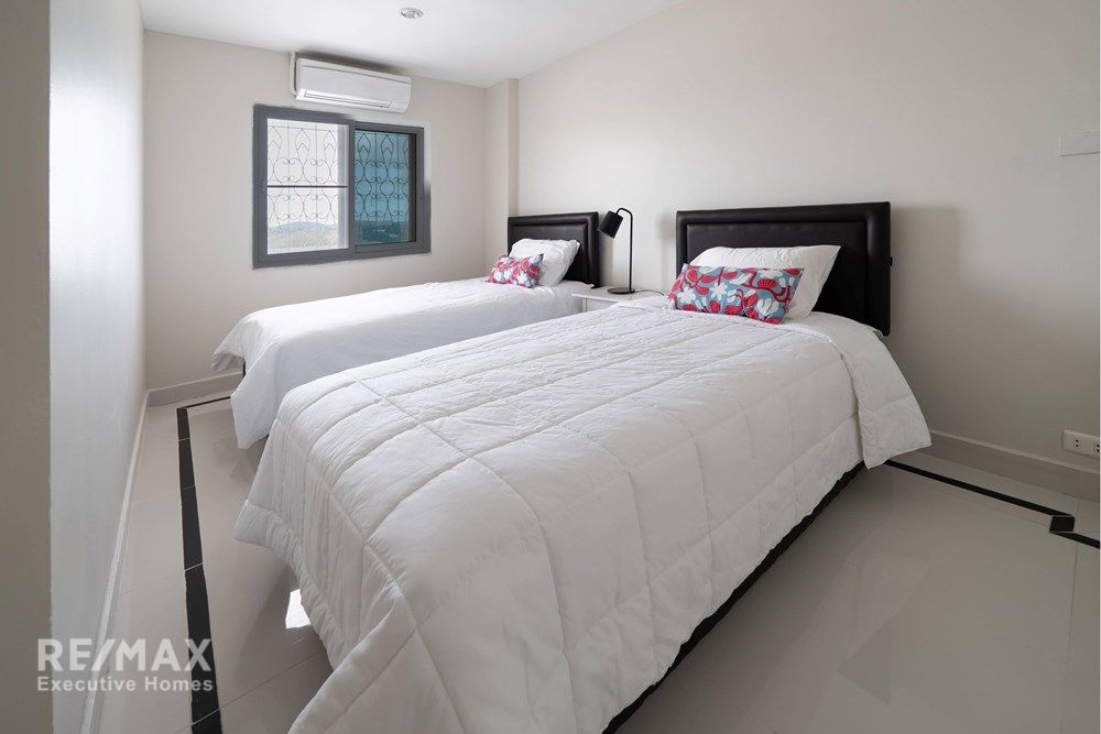 Luxurious Duplex Penthouse with 360° Sea Views 59