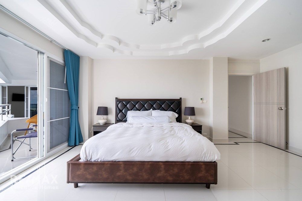 Luxurious Duplex Penthouse with 360° Sea Views 60