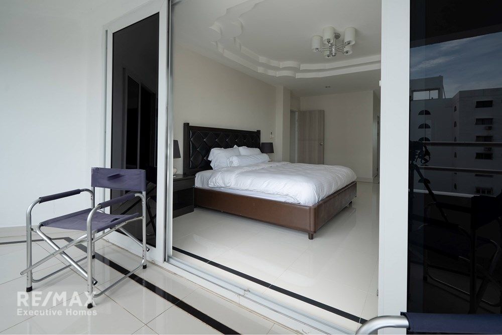 Luxurious Duplex Penthouse with 360° Sea Views 63