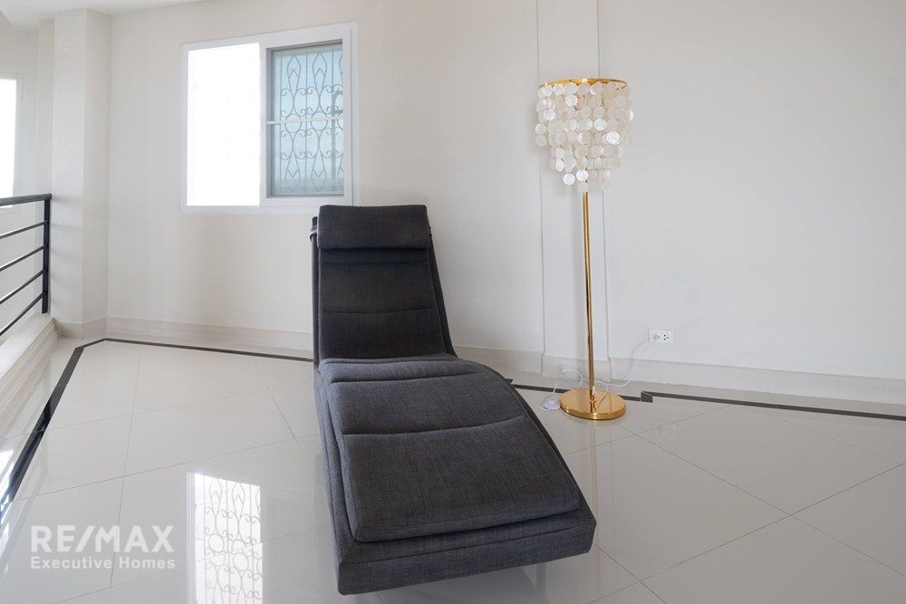 Luxurious Duplex Penthouse with 360° Sea Views 73