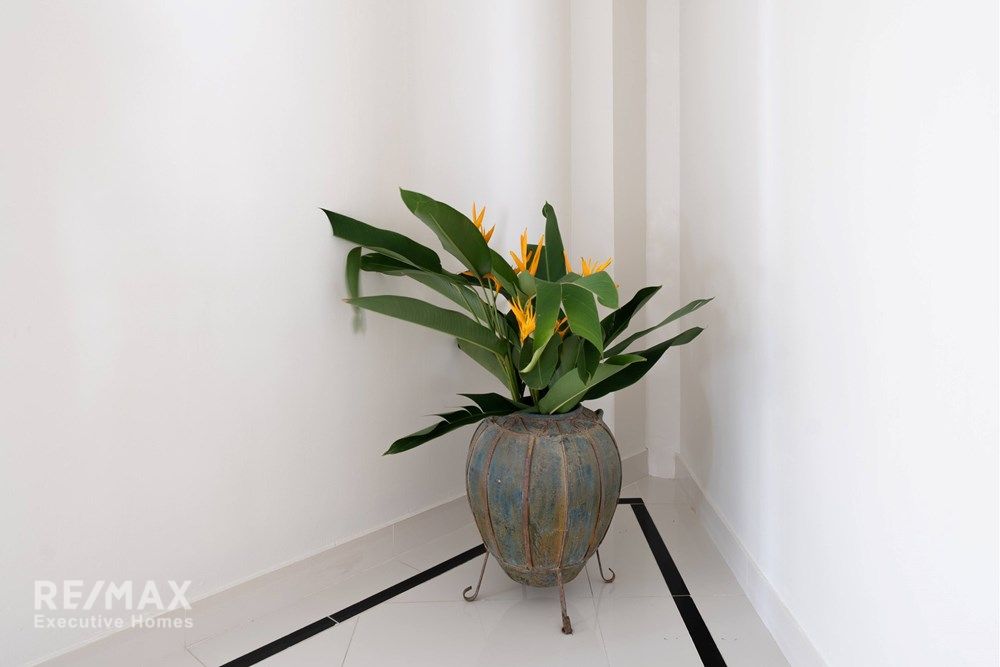 Luxurious Duplex Penthouse with 360° Sea Views 75