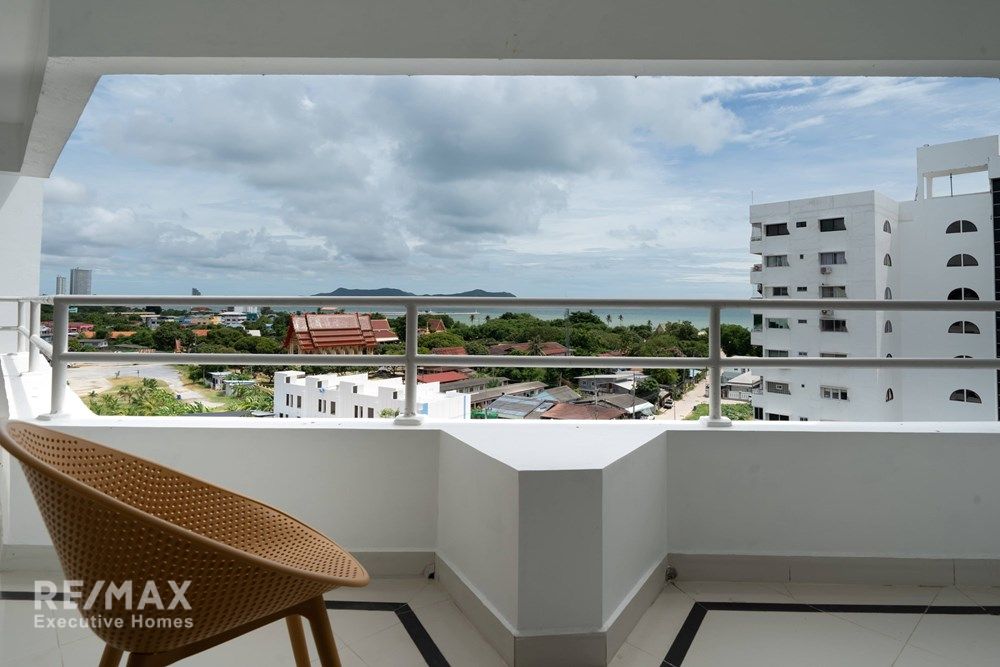 Luxurious Duplex Penthouse with 360° Sea Views 76