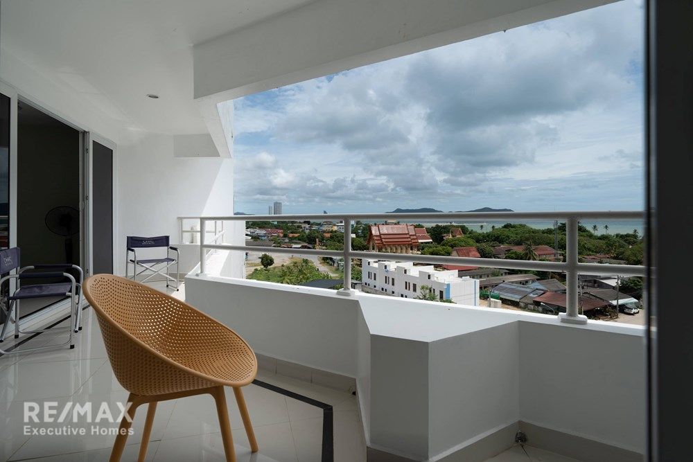 Luxurious Duplex Penthouse with 360° Sea Views 77