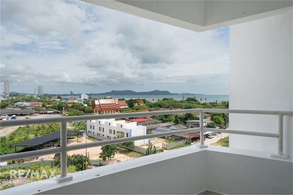 Luxurious Duplex Penthouse with 360° Sea Views 81