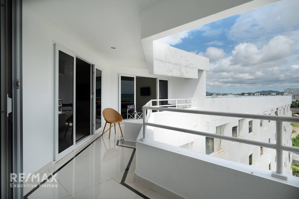Luxurious Duplex Penthouse with 360° Sea Views 82