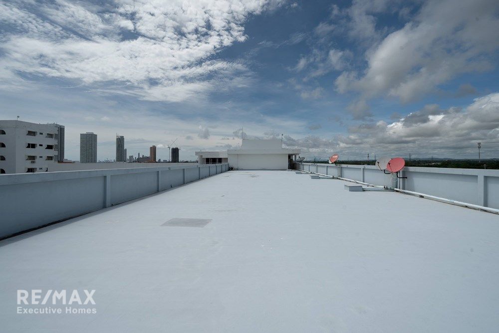 Luxurious Duplex Penthouse with 360° Sea Views 84