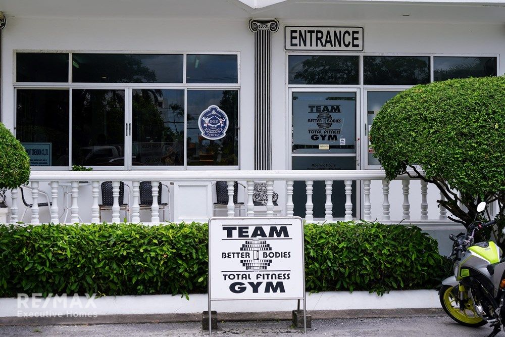 Luxurious Duplex Penthouse with 360° Sea Views 88