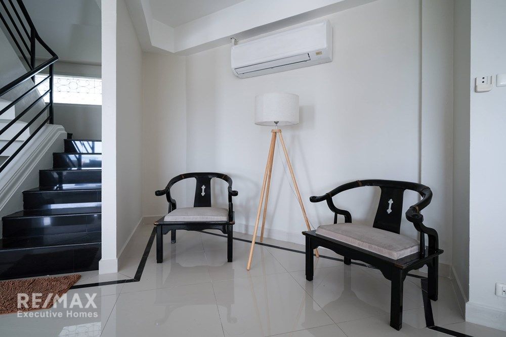 Luxurious Duplex Penthouse with 360° Sea Views 9