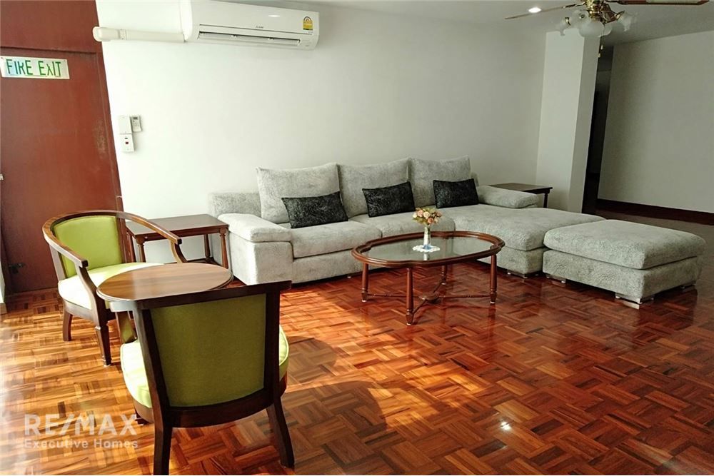 Pet-Friendly 2-Bedroom Low Rise Apartment for Rent Near BTS Promphong 2
