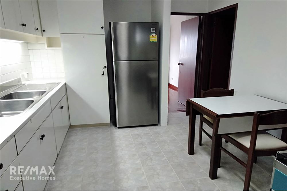 Pet-Friendly 2-Bedroom Low Rise Apartment for Rent Near BTS Promphong 4