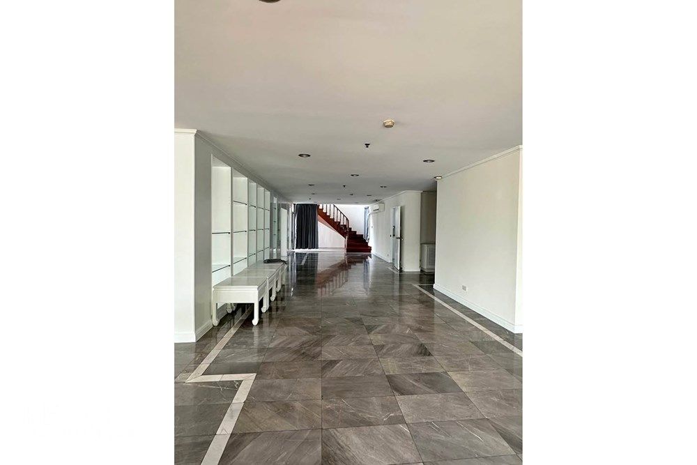 Spacious 4BR Duplex Condo for Rent - 830sqm with Private Garden & No Dog Weight Limit 4