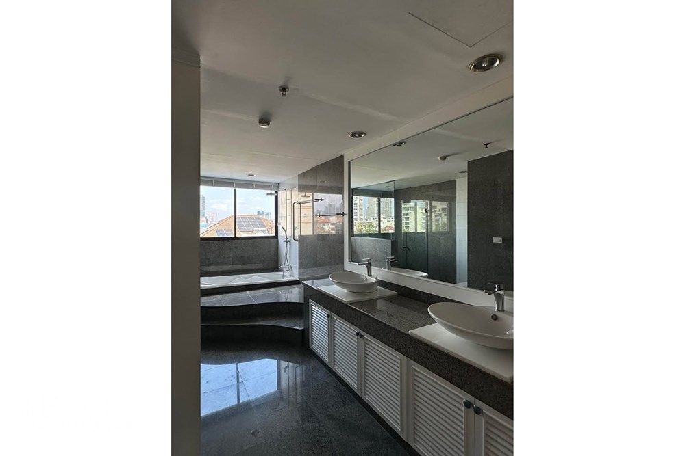 Spacious 4BR Duplex Condo for Rent - 830sqm with Private Garden & No Dog Weight Limit 7