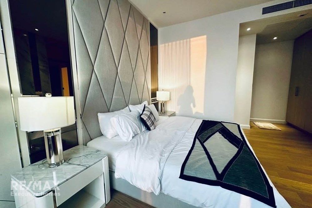 2BR Condo for Rent at Magnolias Waterfront Residences - River View, 6 Mins Walk to BTS Charoen Nakhon 7