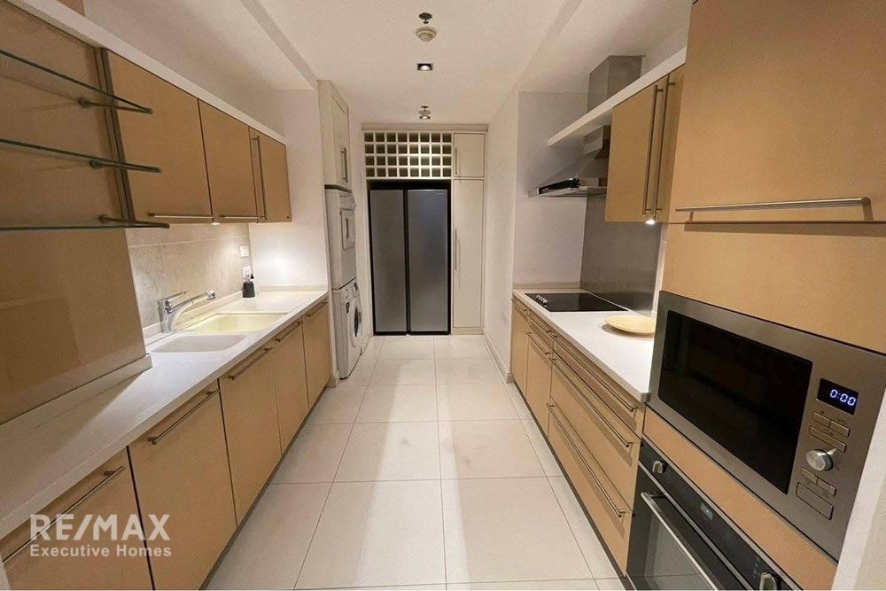 Luxury 2BR Condo at Athenee Residence | 133sqm | 2 Private Parking | 4 mins Walk to BTS Phloen Chit 3