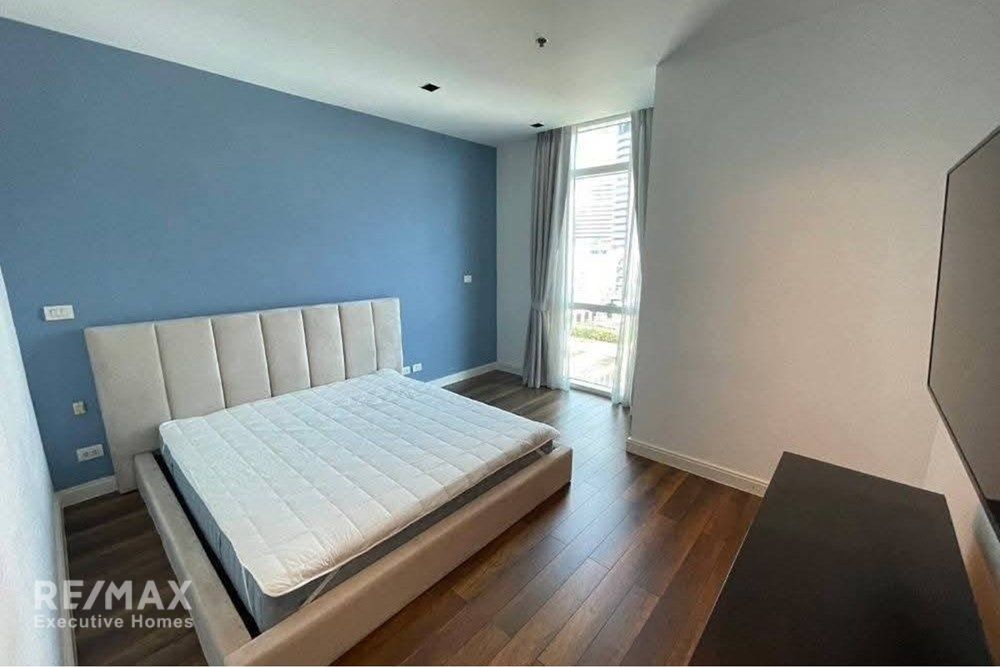 Luxury 2BR Condo at Athenee Residence | 133sqm | 2 Private Parking | 4 mins Walk to BTS Phloen Chit 4